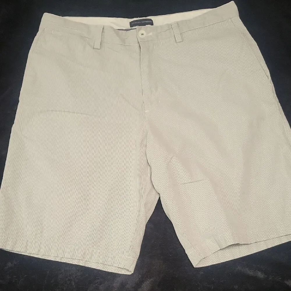 Banana Republic Light Gray Flat Front Shorts, 100% Cotton. Size 36